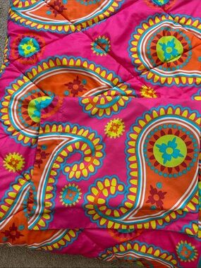 Twin duvet w/matching sham, Bright Paisley Comforter - Pink & Orange